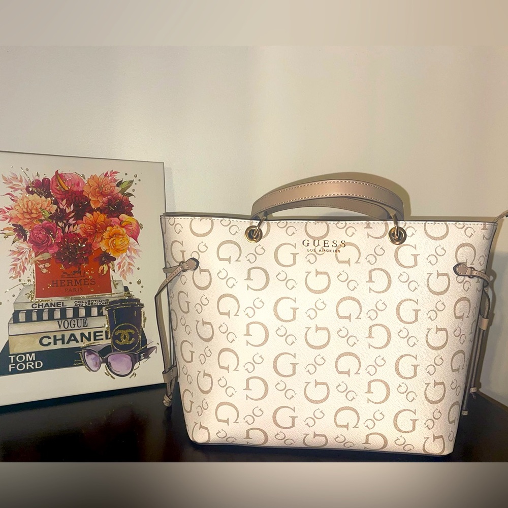 Guess? Tote 👜 🤍🤎🤍 - Picture 3 of 10